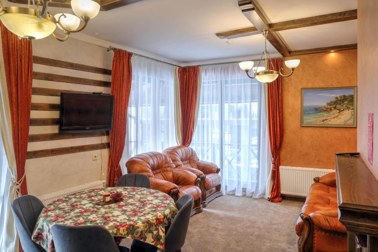 Iris Hotel Bukovel Exteriör bild